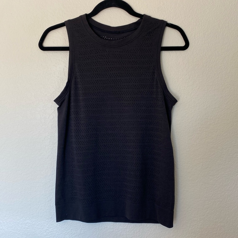 Lululemon breeze by muscle tank black perforated EUC